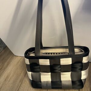 Harvey’s seatbelt bag